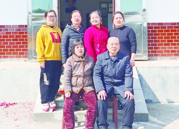万银配资 教育世家：一家八口都是老师