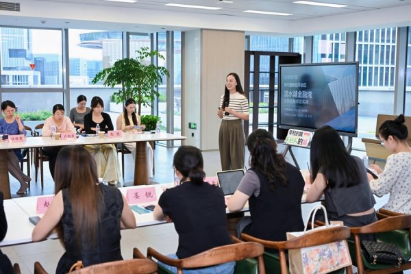 快牛策略 政策红利+AI实战，临港“她”创联盟为创业女性开启“成长加速器”
